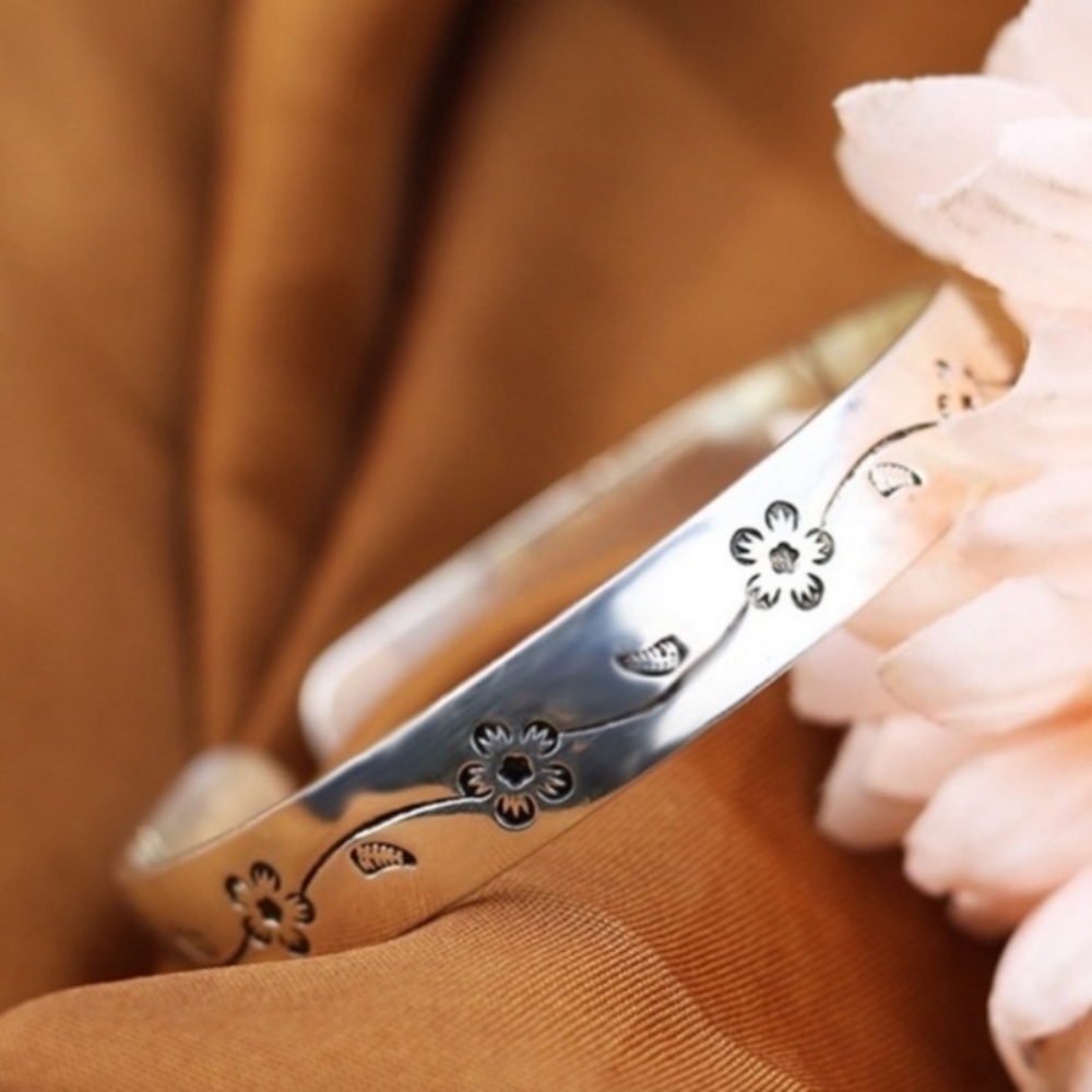 925 Sterling Silver Floral Engraved Bangle - Picture 4 of 7